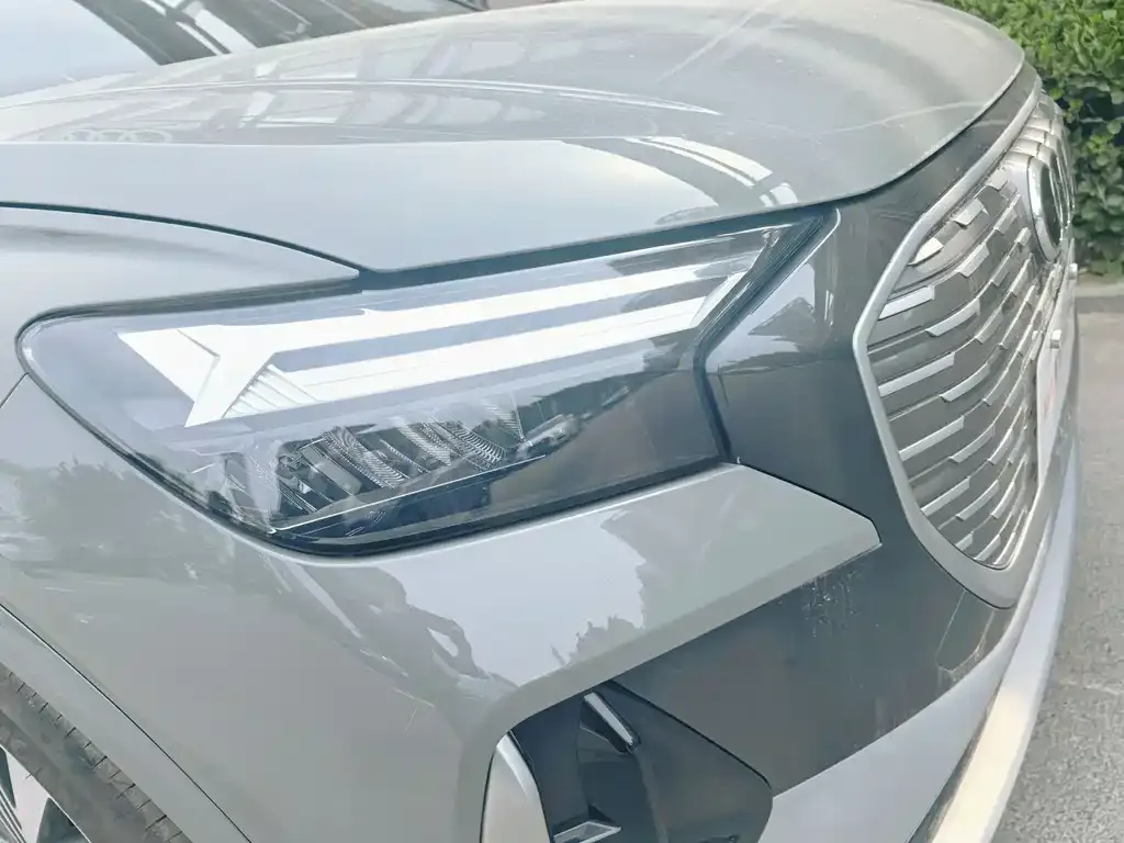 Audi Q4 e-tron — фото 3