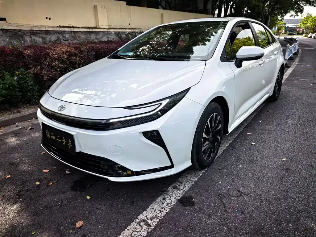 Toyota Corolla — фото 1