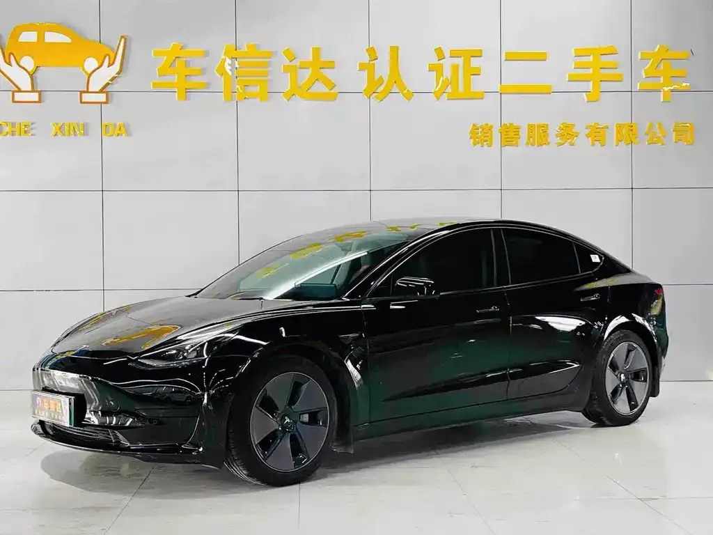 Tesla Model 3 — фото 1