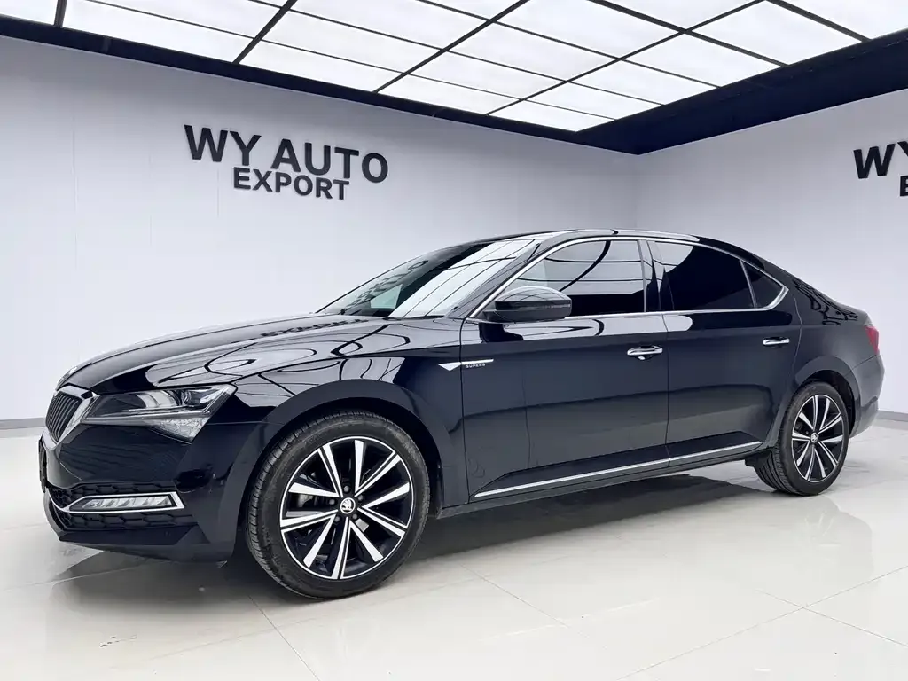 Skoda Superb — фото 1