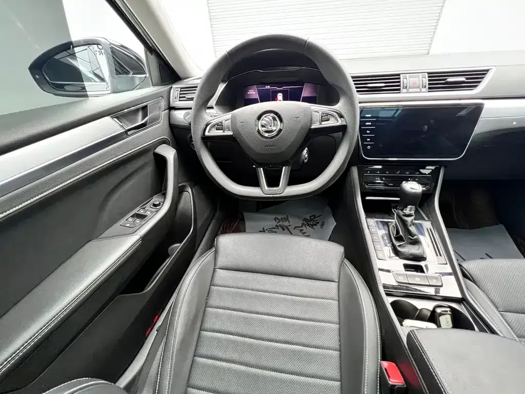 Skoda Superb — фото 10