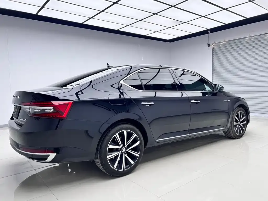 Skoda Superb — фото 9