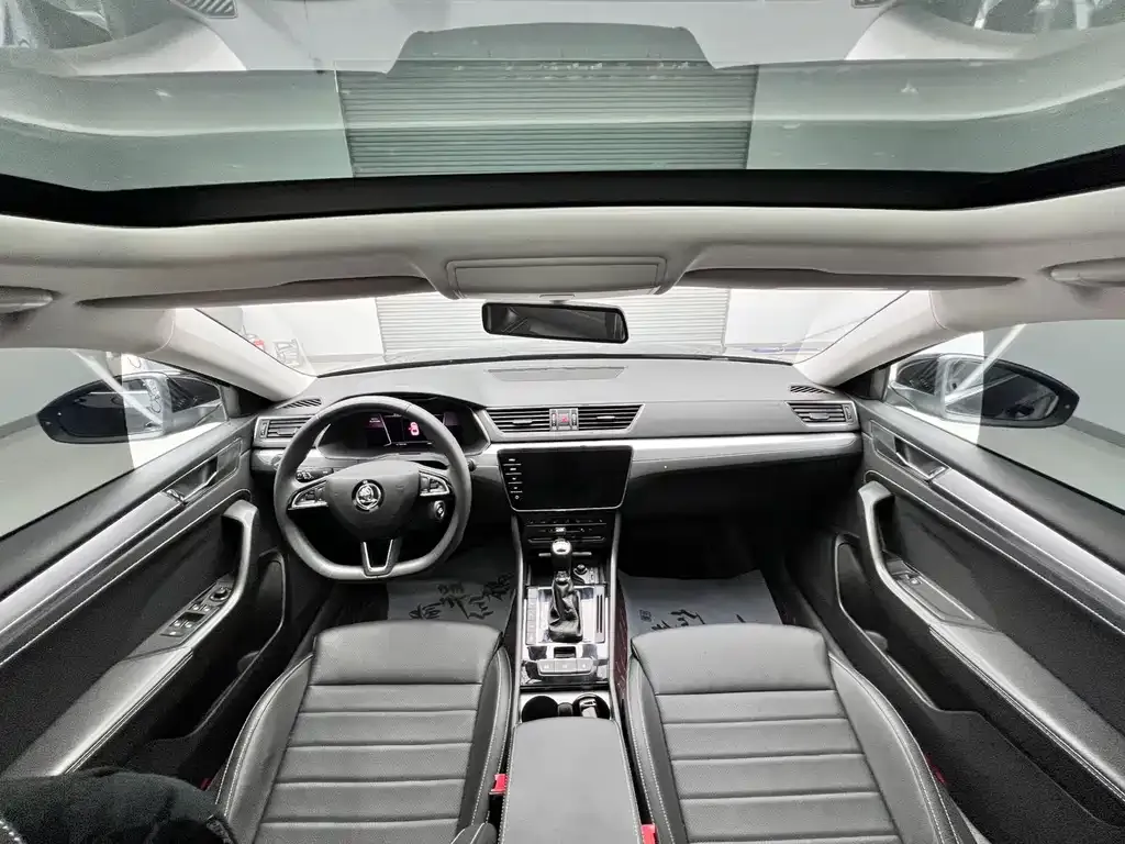 Skoda Superb — фото 5