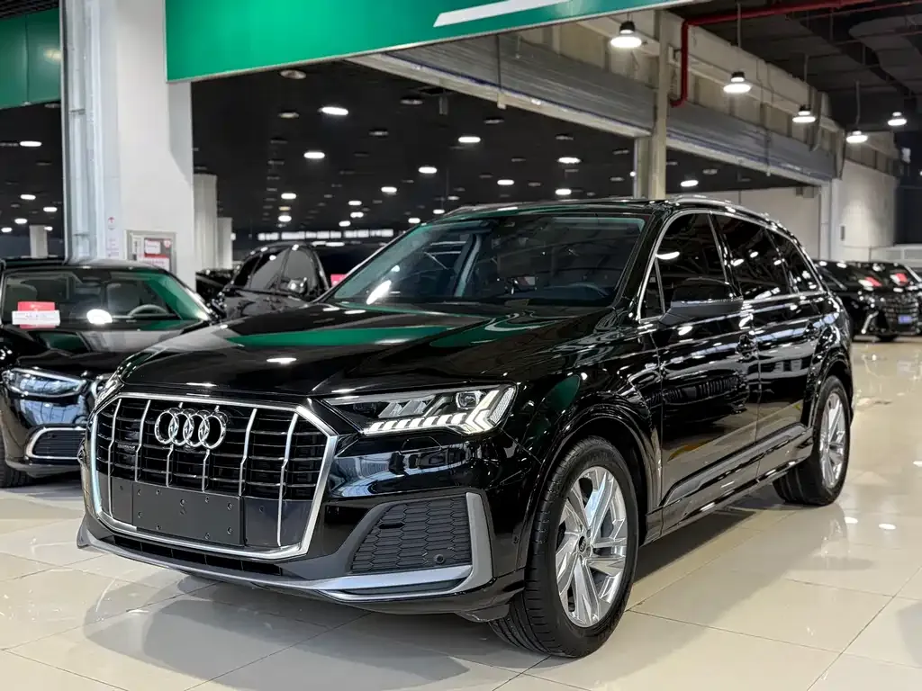 Audi Q7 — фото 1