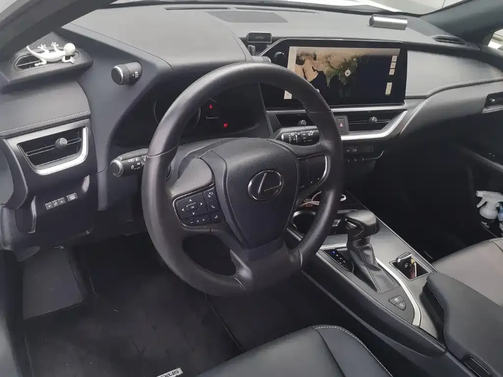 Lexus UX — фото 2