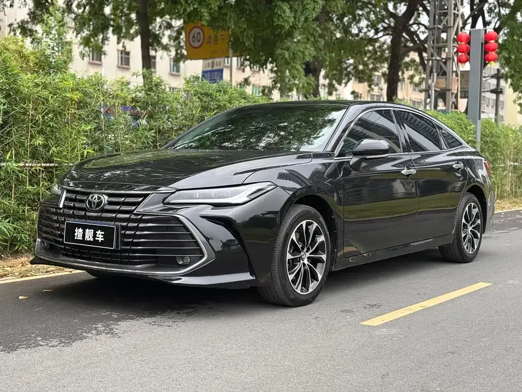 Toyota Avalon — фото 1