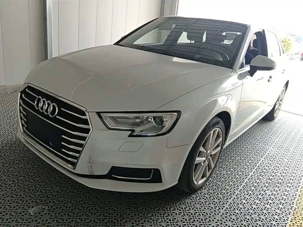 Audi A3 — фото 1
