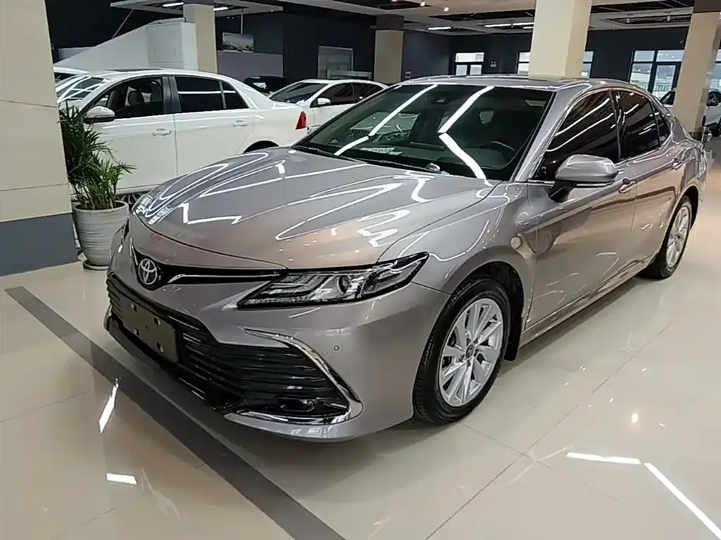 Toyota Camry — фото 7