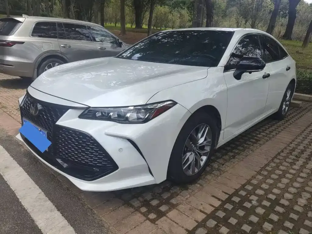 Toyota Avalon — фото 1