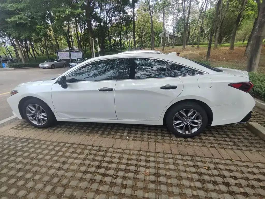 Toyota Avalon — фото 10