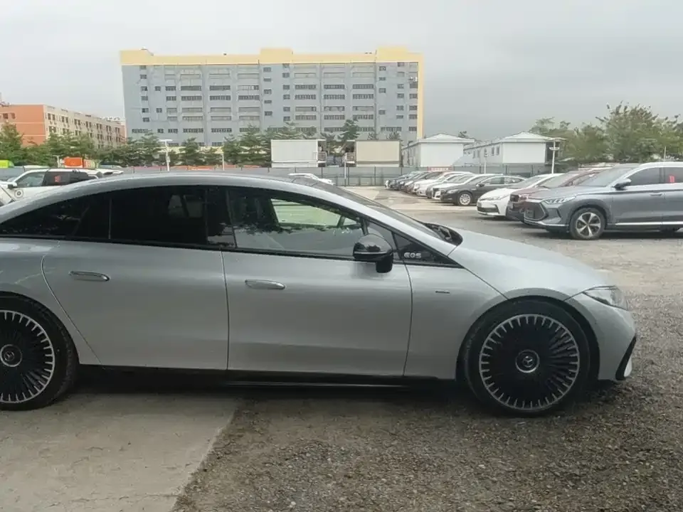 Mercedes-Benz EQS AMG — фото 8