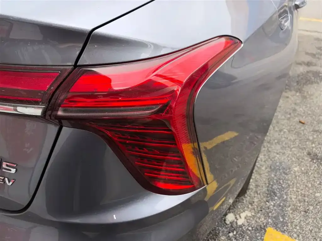 Hongqi H5 PHEV — фото 7