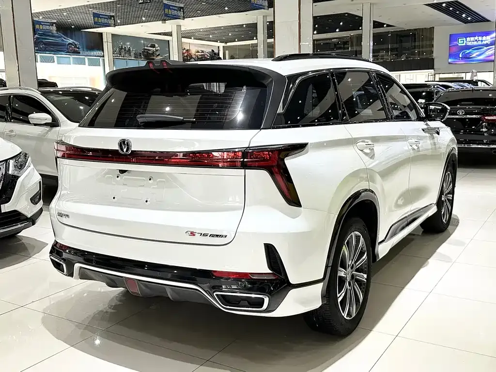 Changan CS75 PLUS — фото 3