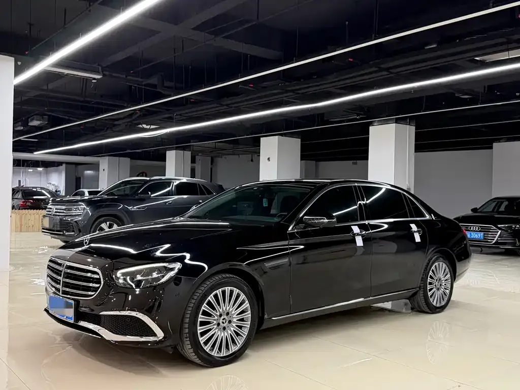 Mercedes-Benz E-Class — фото 1