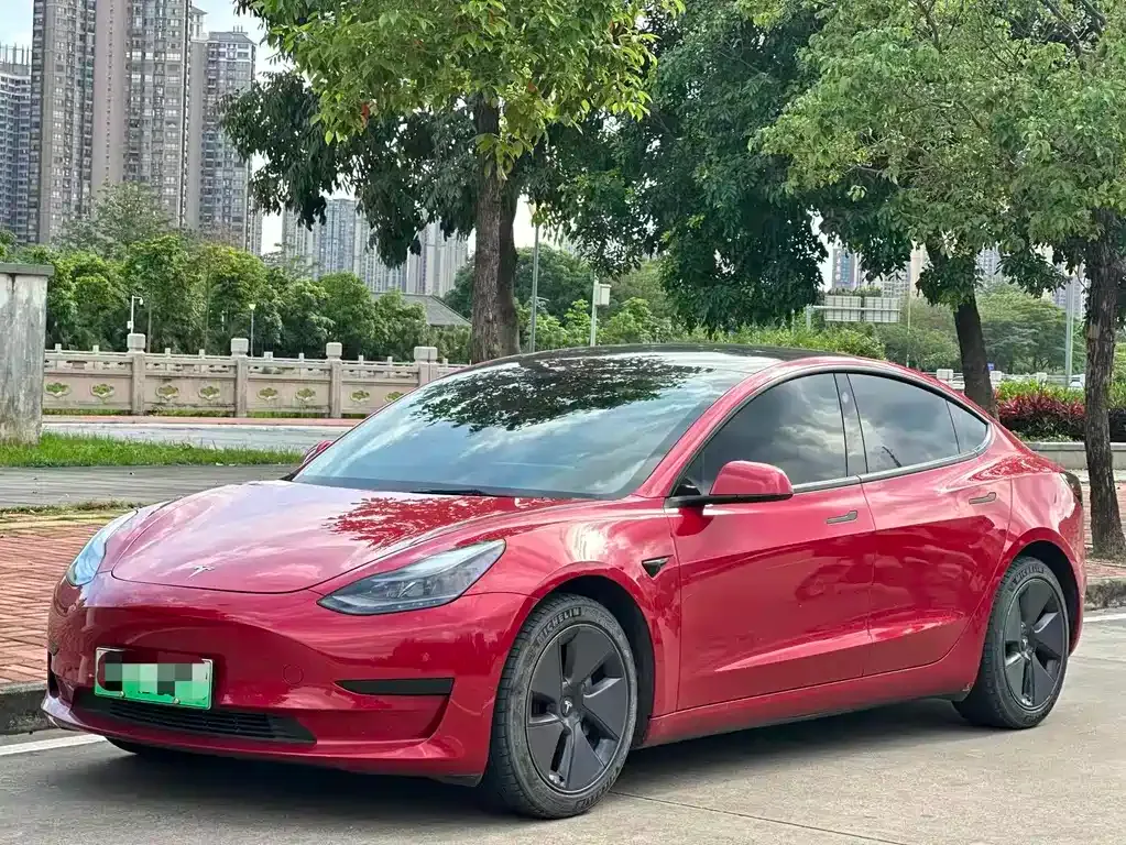 Tesla Model 3 — фото 1