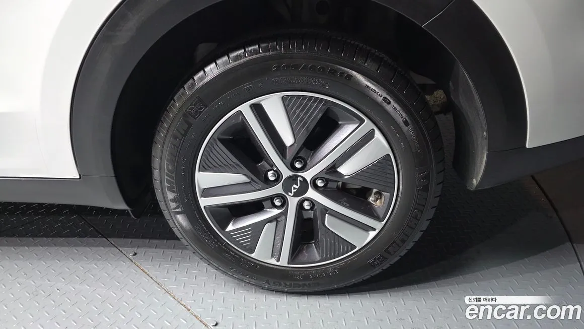 Kia Niro — фото 10