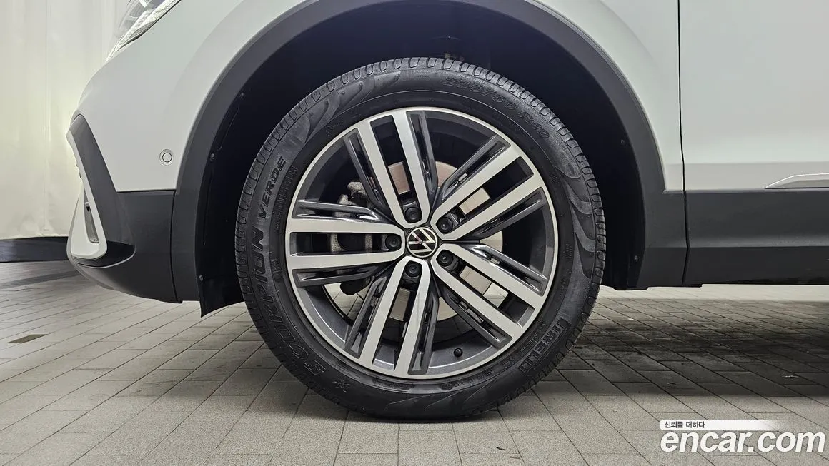 Volkswagen Tiguan — фото 4