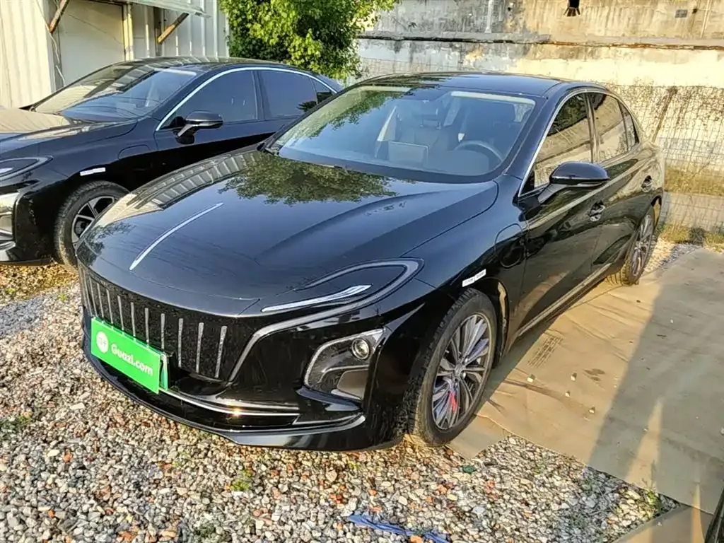 Hongqi E-QM5 — фото 1