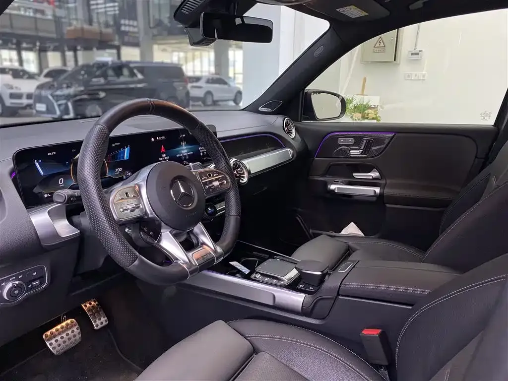 Mercedes-Benz GLB AMG — фото 7