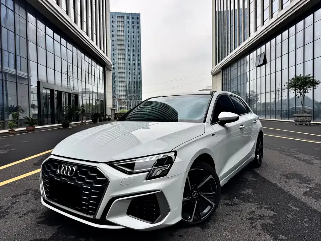 Audi A3 — фото 1