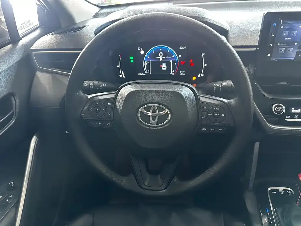 Toyota Corolla Cross — фото 2