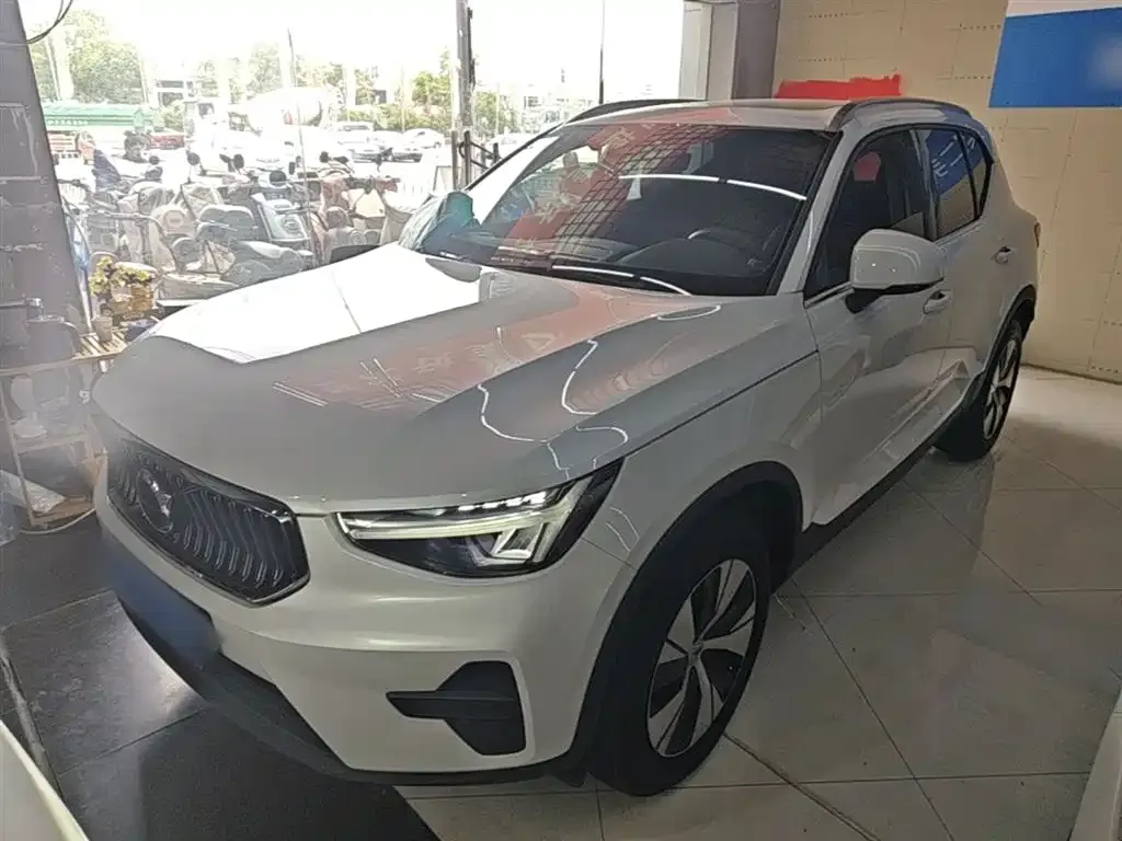 Volvo XC40 — фото 2