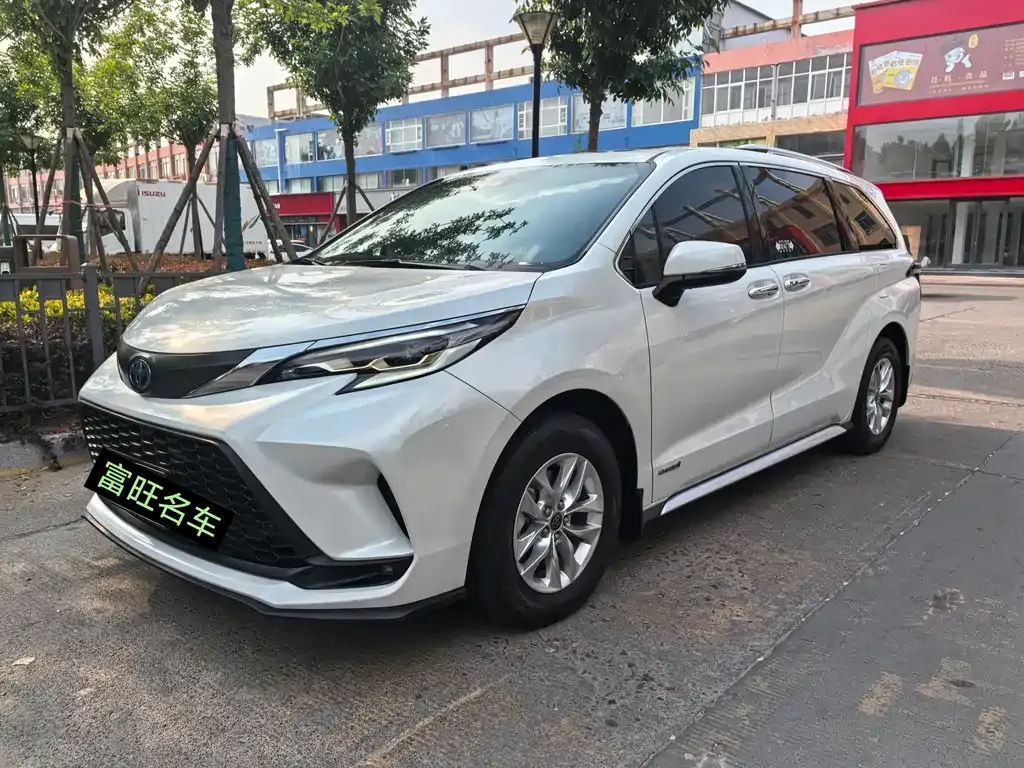Toyota Granvia — фото 1