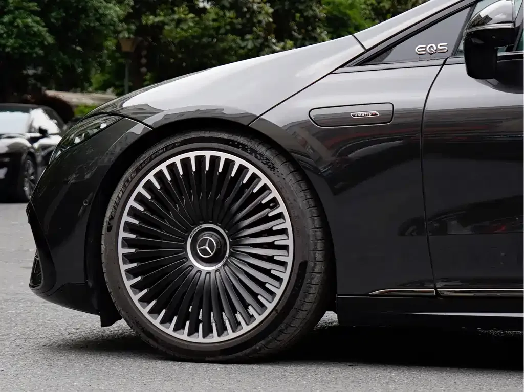 Mercedes-Benz EQS AMG — фото 9