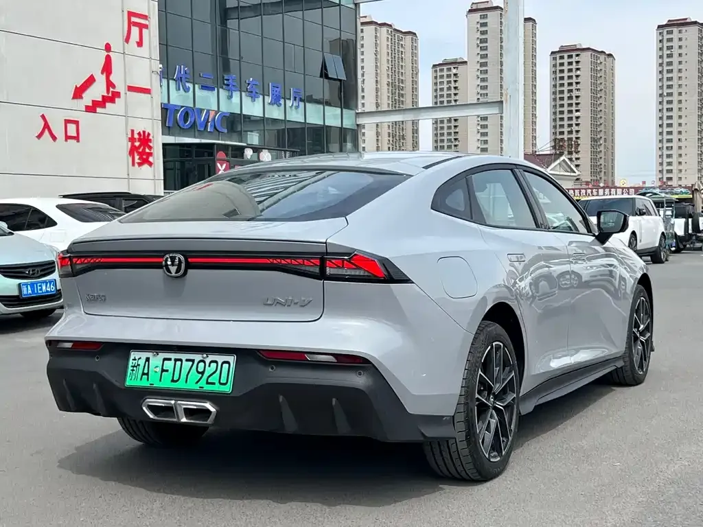 Changan UNI-V iDD — фото 4