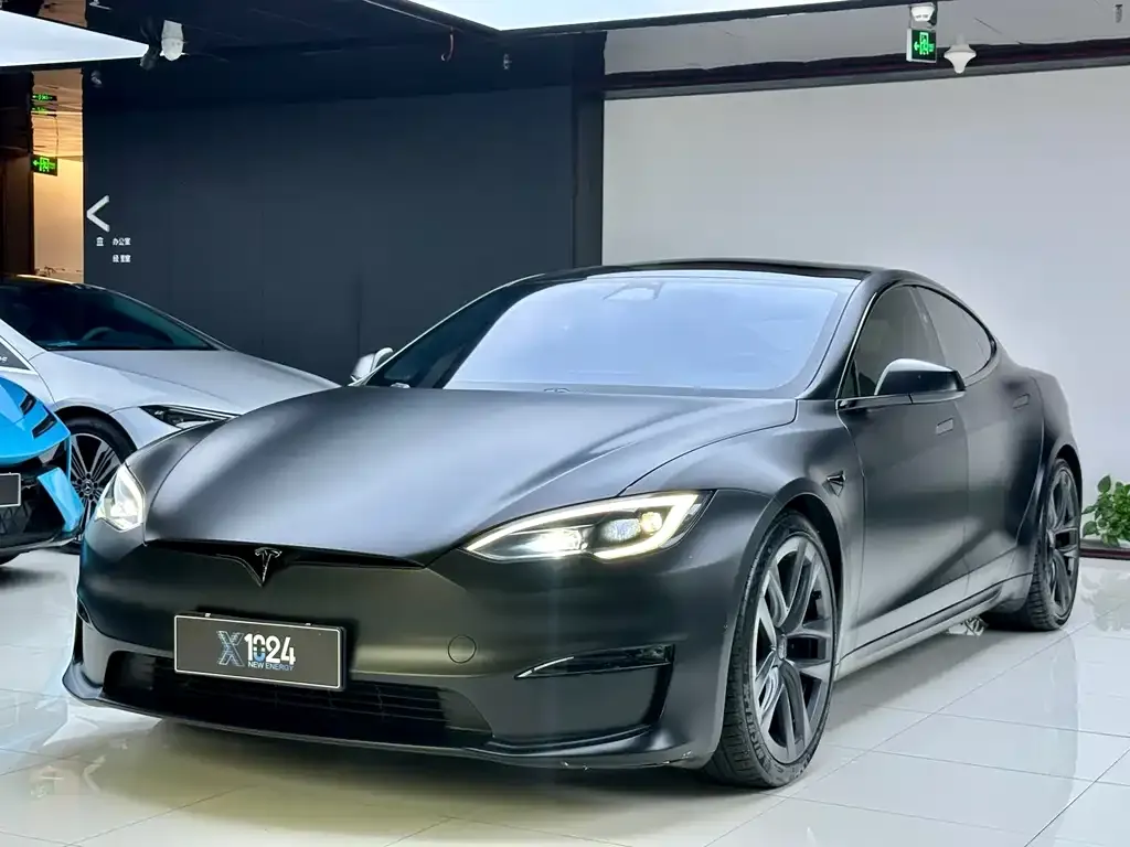 Tesla Model S — фото 1