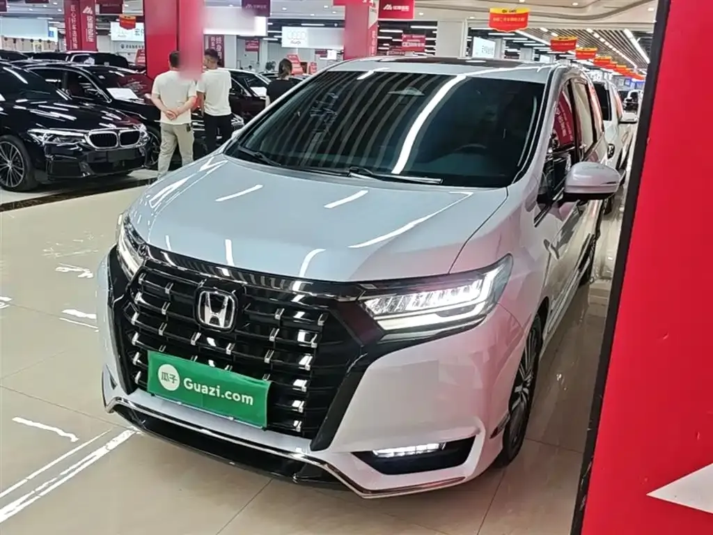 Honda Elysion — фото 1