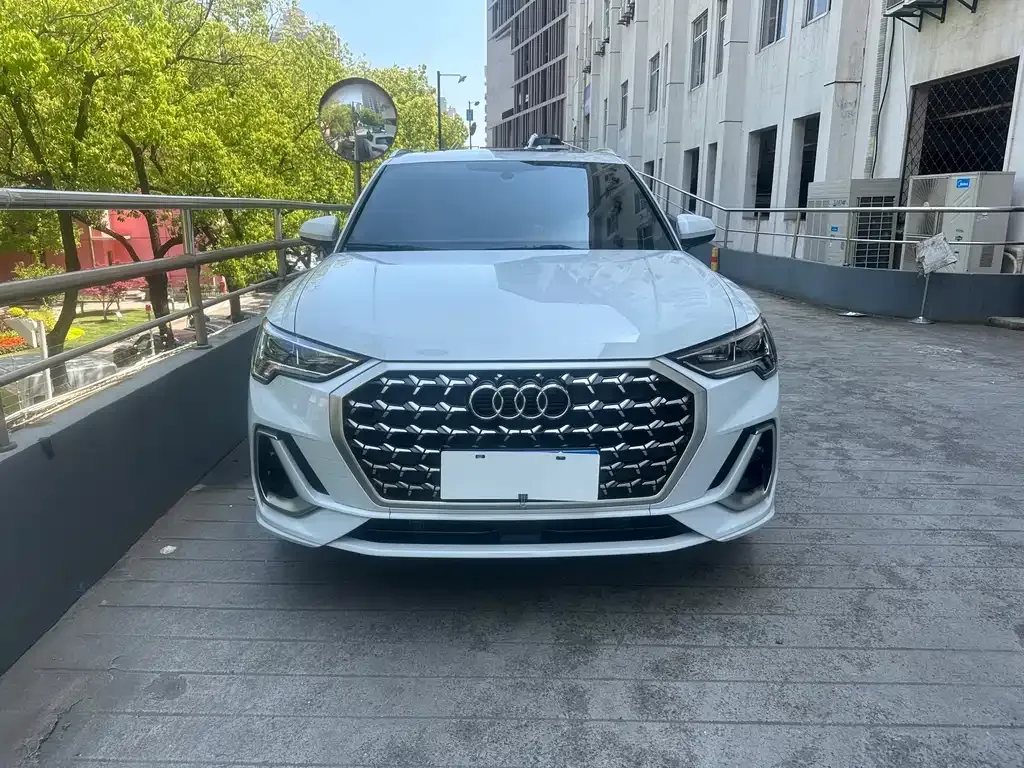 Audi Q3 — фото 10