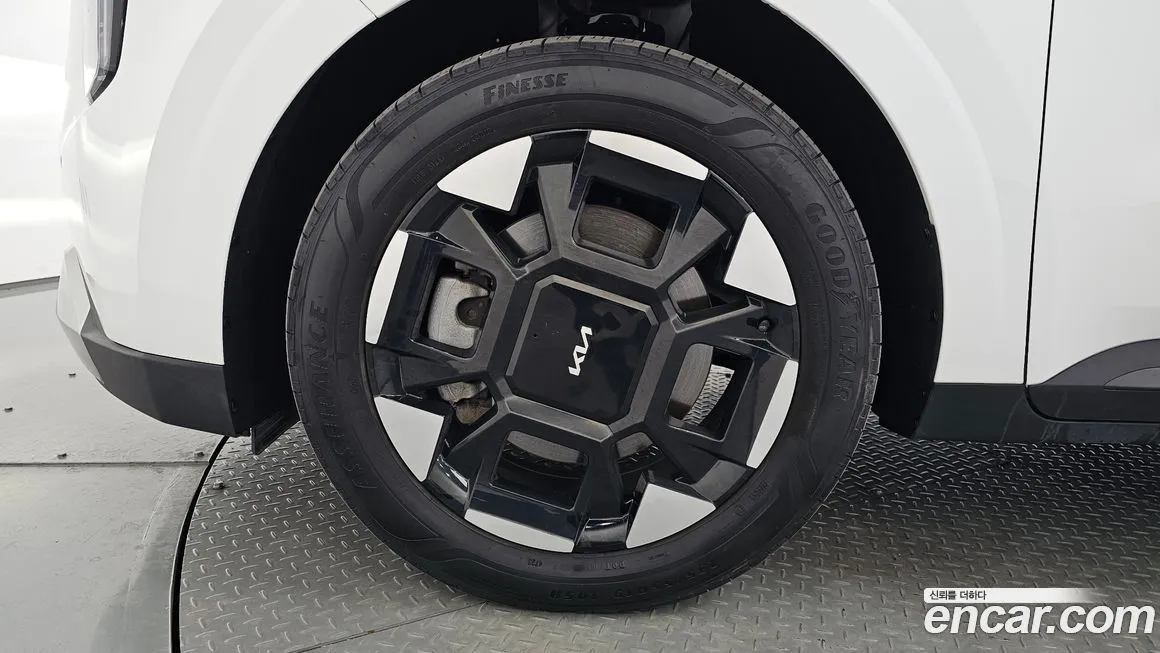 Kia Carnival — фото 10