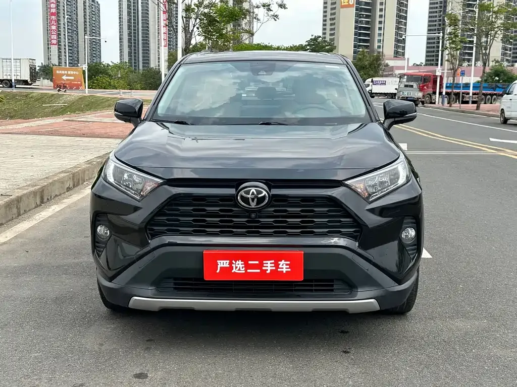Toyota RAV4 — фото 5