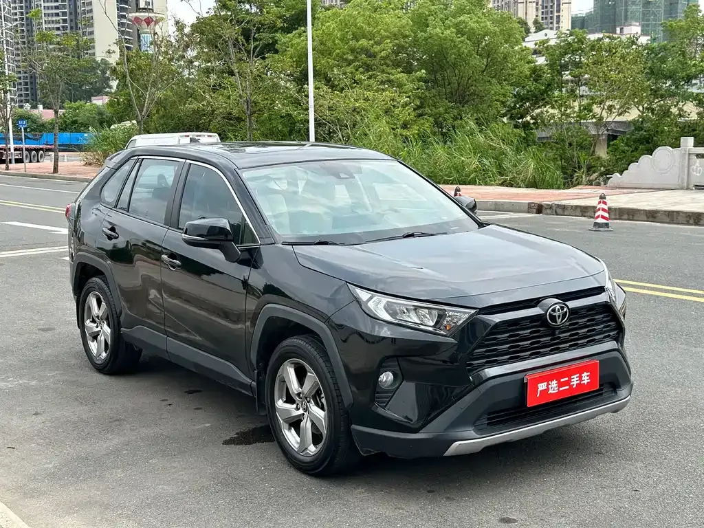 Toyota RAV4 — фото 7
