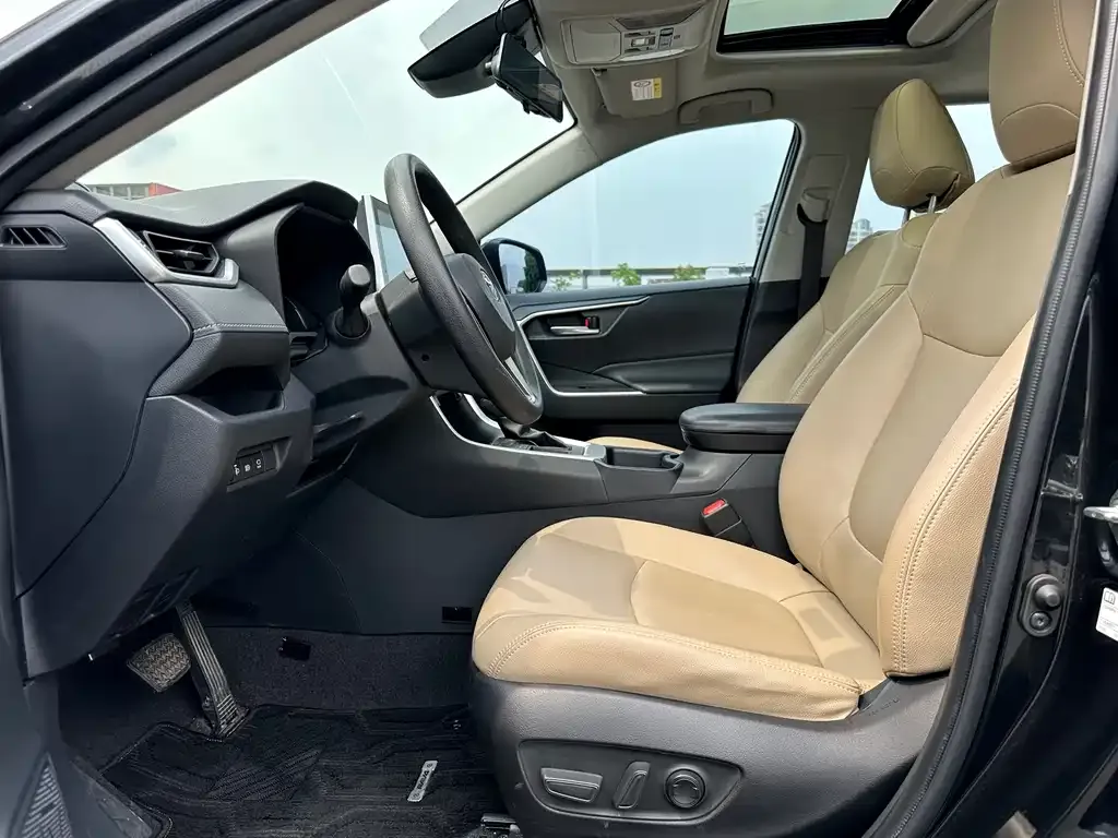 Toyota RAV4 — фото 8
