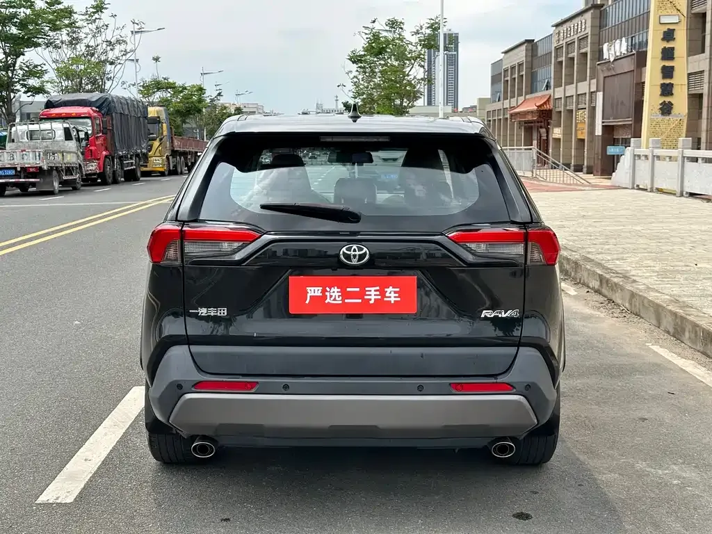 Toyota RAV4 — фото 4