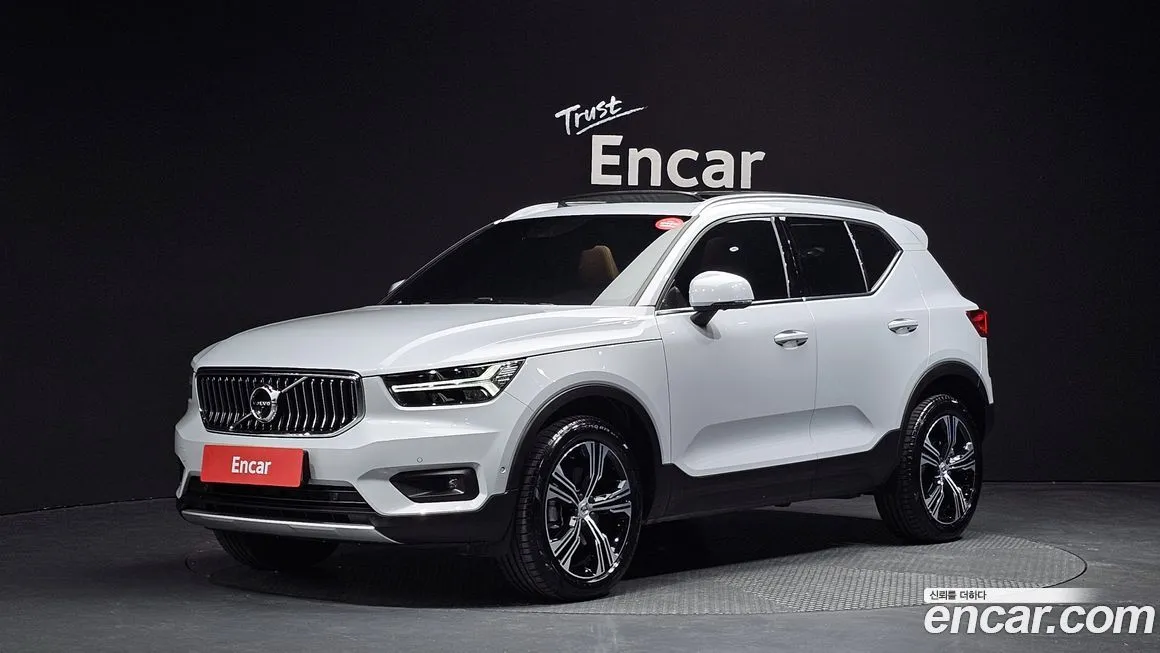 Volvo XC40 — фото 1