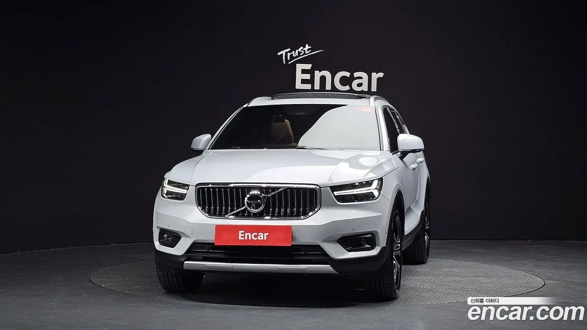 Volvo XC40 — фото 10
