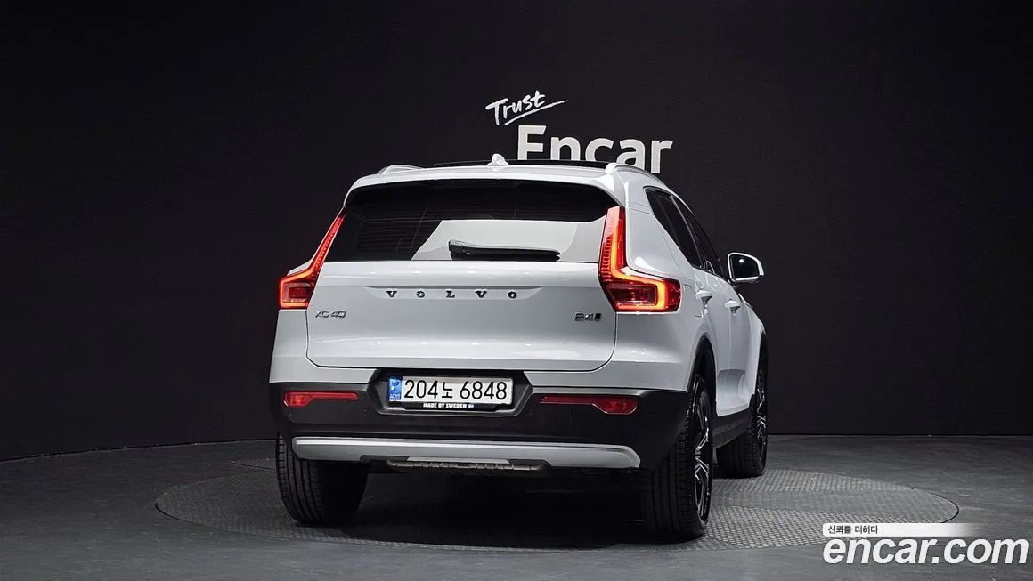 Volvo XC40 — фото 9