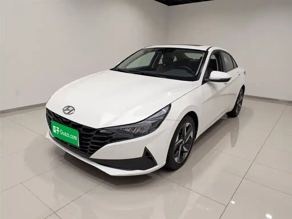 Hyundai Elantra — фото 3