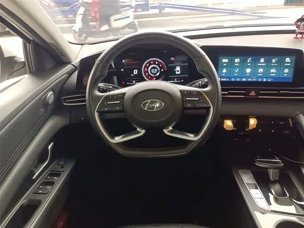 Hyundai Elantra — фото 4