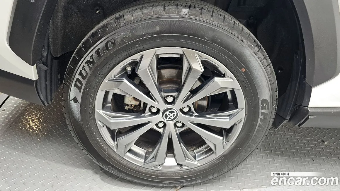Toyota RAV4 — фото 10