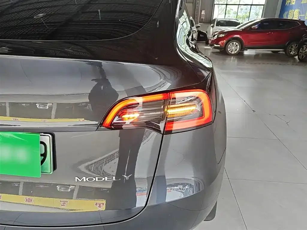 Tesla Model Y — фото 5