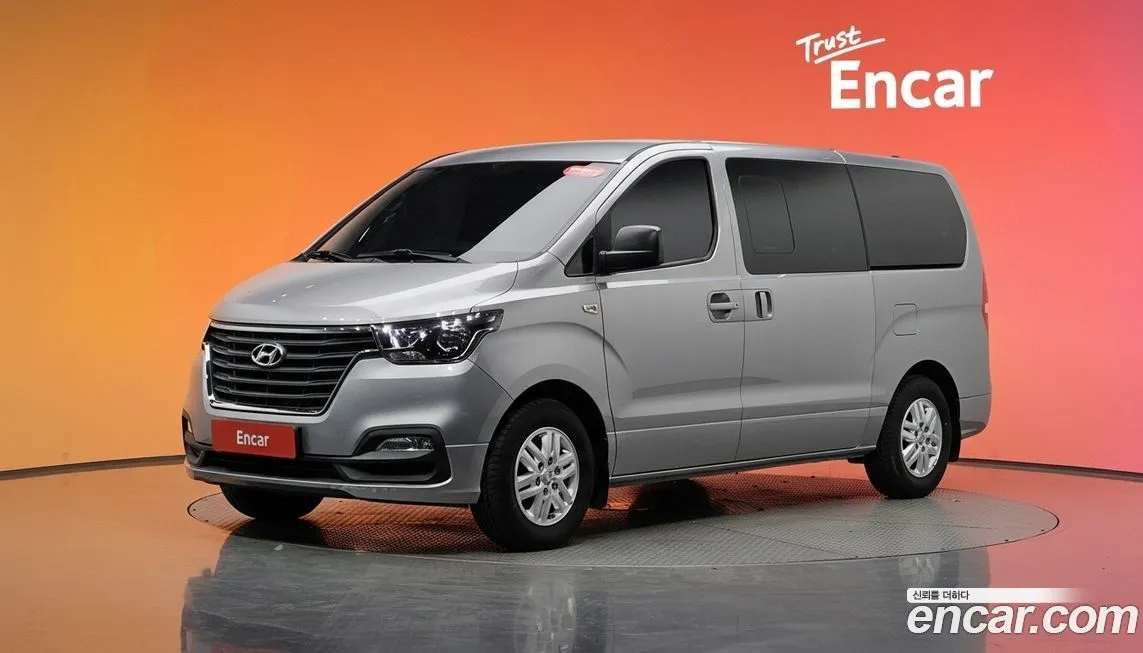 Hyundai Starex — фото 1