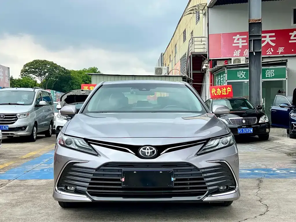 Toyota Camry — фото 2
