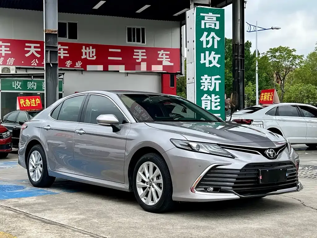 Toyota Camry — фото 9