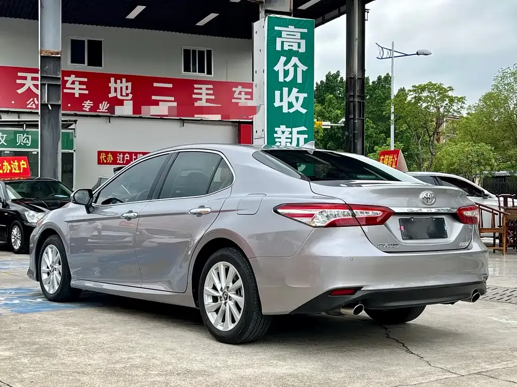 Toyota Camry — фото 10