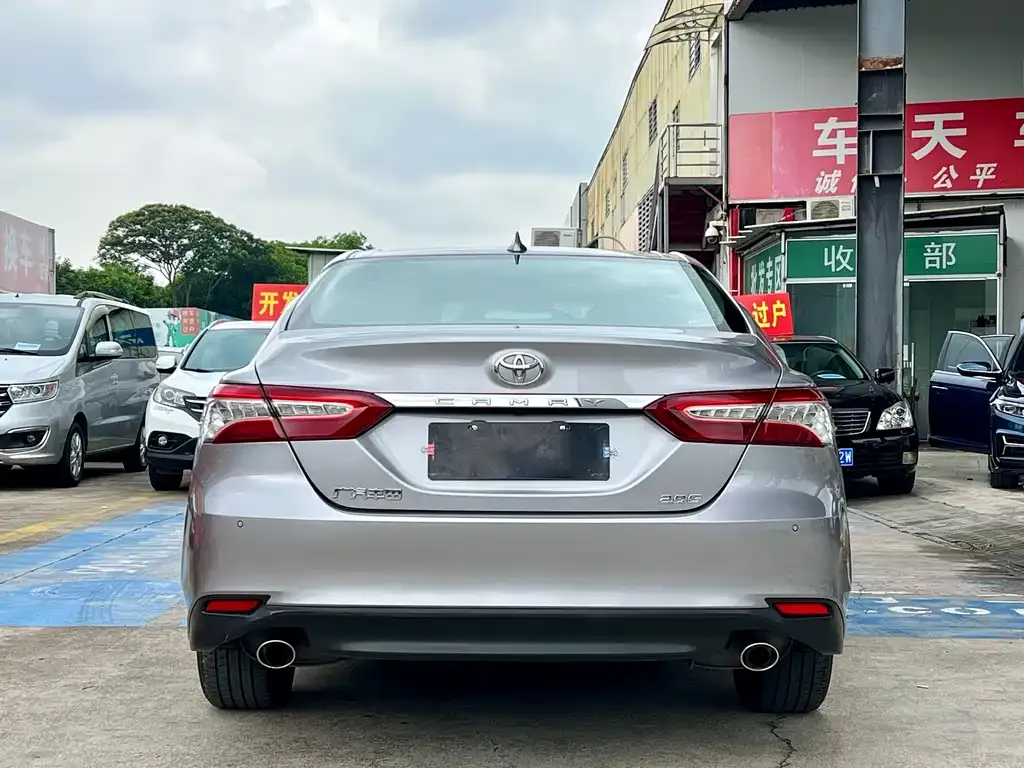 Toyota Camry — фото 6