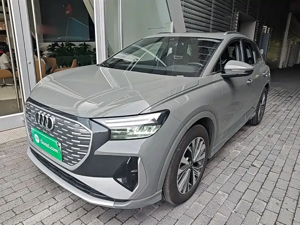 Audi Q4 e-tron — фото 10